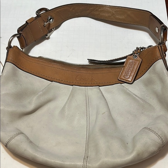 Coach "Hobo Style" Vintage Handbag with embossed "Coach" signature - Picture 2 of 7